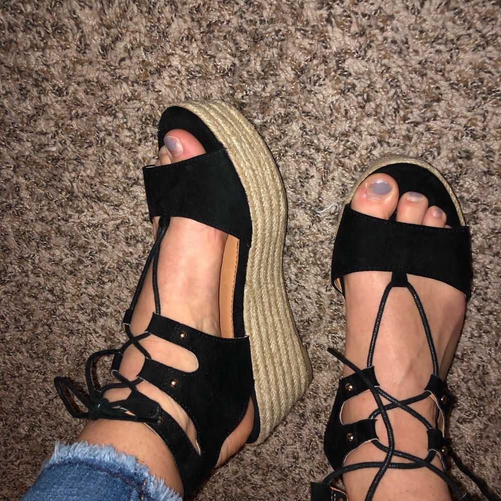 black platforms - Picture 3 of 4